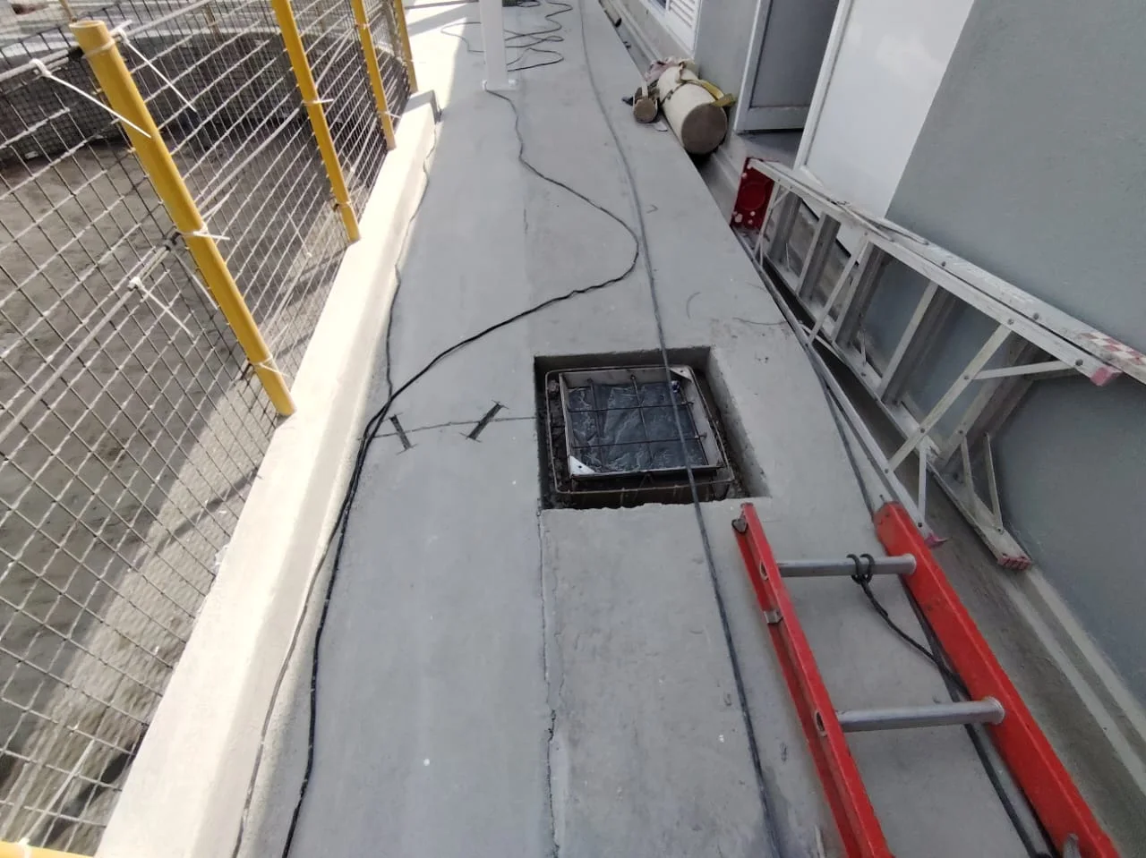 Instalaciones técnicas incorporadas a los muros del proyecto